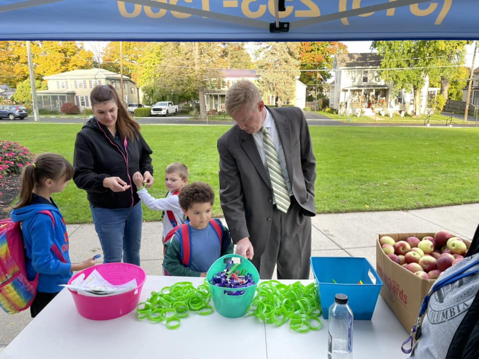 Weedsport Elementary hosted a "Walk Your Child to School Day"