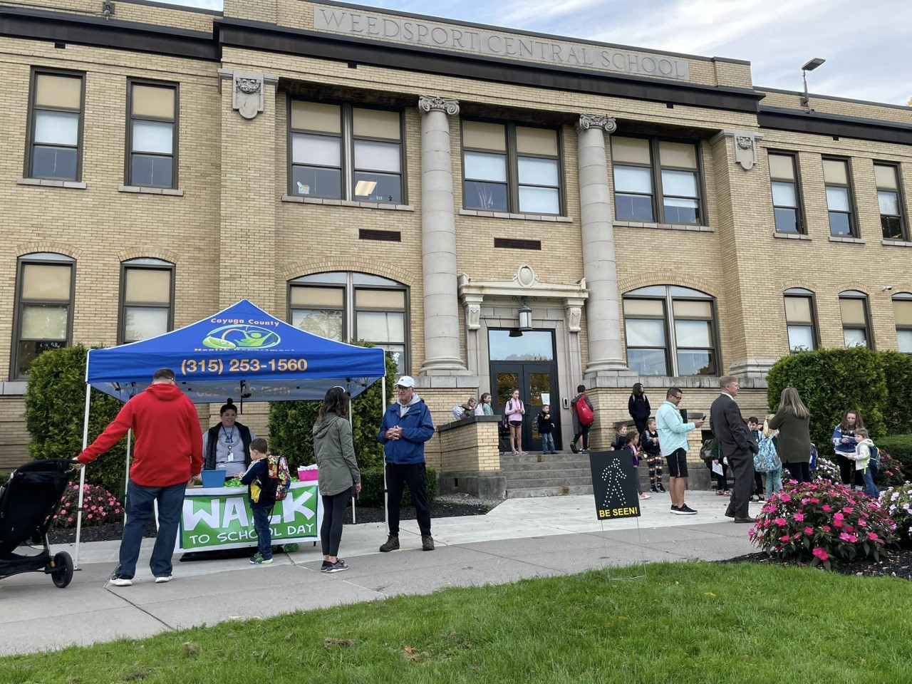 Weedsport Elementary hosted a "Walk Your Child to School Day"