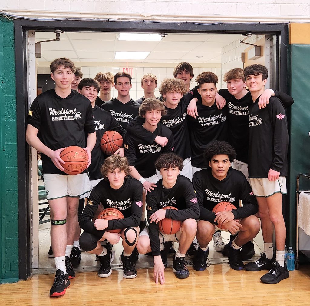 The boys varsity basketball team is a NYSPHSAA Scholar-Athlete team.